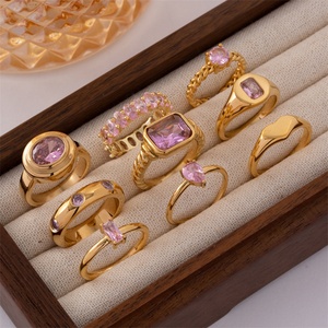 Anillo de Aro Elegante de Acero Inoxidable con Baño de Oro y Circonitas Cúbicas - Product Image 2
