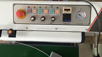 Série LF1080 Scelleuse à bande électrique semi-automatique à aspiration continue d'air et purge de gaz pour film sous vide et sacs en feuille