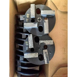 Bloc de ponçage diamanté spécial 4 pouces 4 segments pour le décapage de la poussière des sols en béton chaux endommagés par le gel - Product Image 6