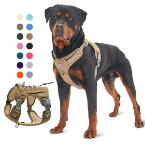 Conjunto de Arnés y Correa Tácticos para Perro con Chaleco Reflectante, Hebilla Ajustable, Material de Nailon Resistente para Pasear Perros - Product Image 4