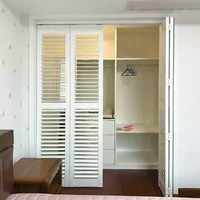 Porte intérieure pliante sur mesure en bois massif avec persiennes réglables pour chambre à coucher, contrôle de la lumière et intimité