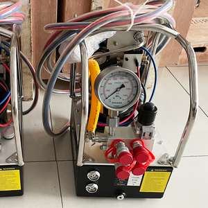 Pompe hydraulique à couple élevé à trois étages pour deux clés dynamométriques simultanément 700 bar - Product Image 5