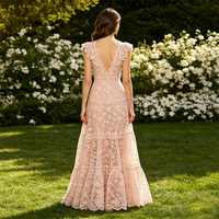 Robe longue rose poudré en dentelle à col en V profond, manches courtes et volants superposés pour femme – Idéale pour les occasions élégantes en extérieur