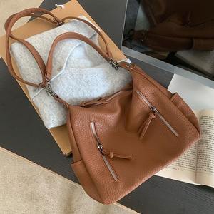 Sac fourre-tout grande capacité pour femme en cuir souple, sac seau avec poche zippée, style décontracté pour le quotidien, marron et noir - Product Image 3