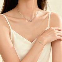 Collier Boucle Infinie et Bracelet Cœur en Argent Sterling S925 Plaqué Or Blanc avec Zirconiums Cubiques pour Femme – Vente en Gros