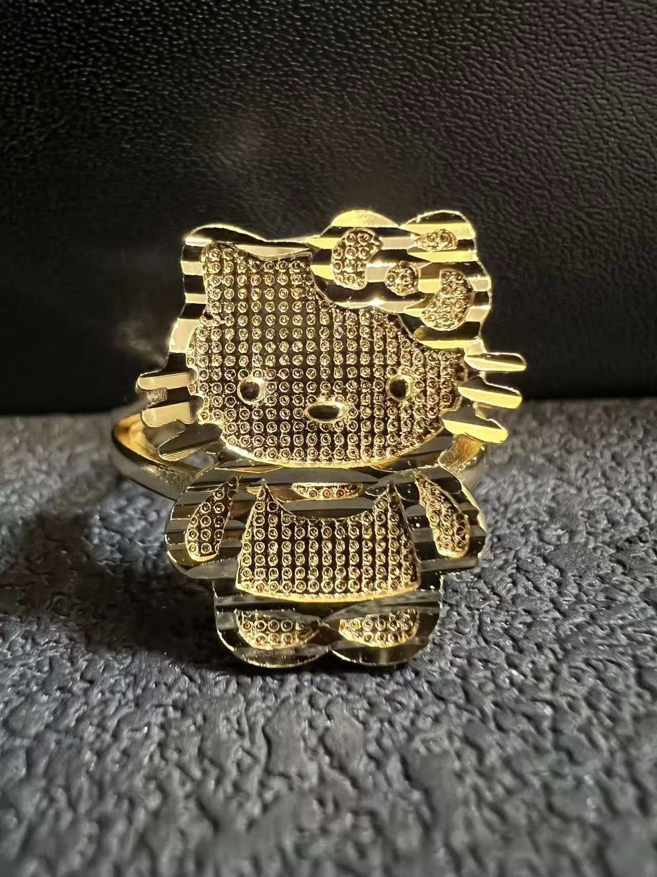 Gold  HK18MM2