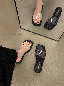 Vente en gros d'usine : Chaussures pour femmes (talons hauts, mules, sandales compensées, tongs, sandales) - Product Image 4