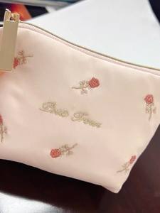 Sac à main vintage tendance à fermeture éclair brodé rose mini sac à cosmétiques portable pour rouge à lèvres coussin d'air maquillage tissu nylon - Product Image 3