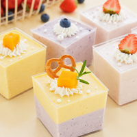 Gobelets carrés jetables en plastique avec couvercles pour mousse, pudding, gelée, parfait - pour fêtes, buffets et événements de restauration
