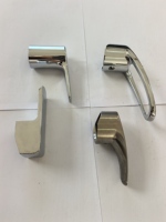 Pièces moulées sous pression en aluminium OEM, composants de moulage, poignée de porte, base de chaise, poignée de robinet avec polissage miroir et placage chrome