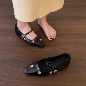 Zapatos Planos de Mujer con Punta Cuadrada Plateada, Estilo Mary Jane, con Flores de Pedrería, a la Moda - Product Image 4