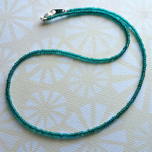 Collar de cuentas de semillas hecho a mano, símbolo de felicidad - Product Image 1