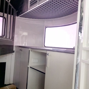 Remolque de Caja para Camioneta HERUI Triple-Horse de 2 Ejes con Cuello de Cisne y Carga Inclinada LQ, Solución de Transporte y Almacenamiento Equino para Todo Clima - Product Image 4