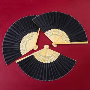 Abanico de plumas personalizado y duradero de 11 pulgadas, estilo romántico, con varillas blancas de plástico, tamaño pequeño, ideal como recuerdo o regalo de boda. - Product Image 5