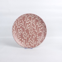 Service de table en céramique rose poudré avec motif de brindilles en relief, assiettes à motif de feuillage crème en relief et bol profond, ensemble de 3 pièces