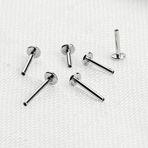 Piercing à broche en titane G23 16G F136 avec filetage interne pour lèvre, labret et cartilage - Product Image 3