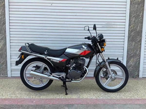 Moteur bicylindre rétro d'occasion pour moto Wang 125cc, modèle WH110T-2A, authentique et importé de Chine continentale, idéal pour les trajets quotidiens. - Product Image 6