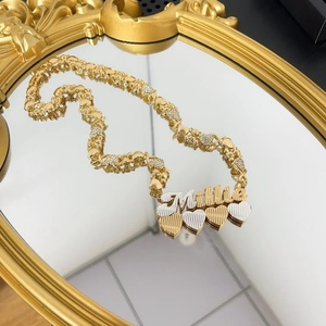 QIUHAN Collana Personalizzata OEM a Doppio Strato in Acciaio Inossidabile con Incisione <span class=keywords><strong>e</strong></span> Catena XO, Regalo Personalizzato per <span class=keywords><strong>Amici</strong></span> <span class=keywords><strong>e</strong></span> Innamorati - Product Image 4