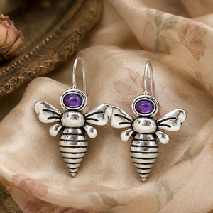 Orecchini a forma di ape viola per donna, stile vintage naturale, accessori per l'orecchio da indossare tutti i giorni - Product Image 1