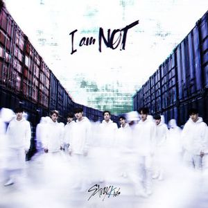อัลบั้มมินิชุดที่ 1 ของ Stray Kids รุ่น I AM NOT ฉบับมาตรฐาน พร้อมซีดีเพลงเคป๊อปของแท้ ซีลปิดอย่างดี พร้อมโฟโต้การ์ดและโฟโต้บุ๊ค อัลบั้มของไอดอลเกาหลี - Product Image 1