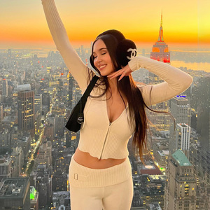 Ensemble de survêtement 2 pièces pour femmes : pull tricoté à manches longues avec fermeture éclair et sweat à capuche tendance - Product Image 3