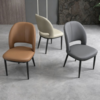 Chaise de salle à manger moderne en cuir à dossier ajouré motif griffe de chat, avec coutures verticales, pieds en métal noir, chaise d'appoint pour salle à manger et cuisine