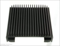 Radiateur en aluminium extrudé pour amplificateur de voiture, dissipateur de chaleur pour amplificateur de puissance automobile, extrusion d'aluminium basée sur votre conception