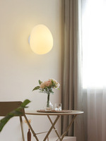 Lampe murale de chambre moderne et minimaliste à LED, compatible variateur, lumière tricolore, abat-jour en forme de lune en PE, achat en gros