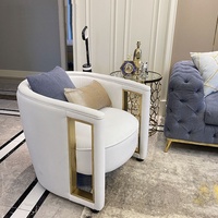 Fauteuils de salon et de chambre individuels en velours, design italien, style minimaliste, luxe léger, tendance, pour aménagement intérieur.