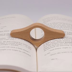 Porte-page en bois massif, marque-page en bois fait main, cadeaux artisanaux - Product Image 1