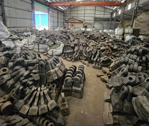 Pièces <span class=keywords><strong>d</strong></span>'usure pour concasseur à marteaux PC400x300, tête de marteau en alliage de remplacement pour les mines et les cimenteries - Product Image 1