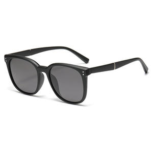 Gafas de sol polarizadas con montura cuadrada Gm para hombre, montura negra de PC, lentes TAC con protección UV400, gafas de sol para exteriores. - Product Image 5