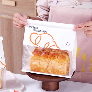 Sac cadeau de boulangerie artisanale personnalisé en papier blanc avec fermeture <span class=keywords><strong>à</strong></span> rouleau, fenêtre semi-transparente, impression d'illustration de <span class=keywords><strong>pain</strong></span> mignon, résistant <span class=keywords><strong>à</strong></span> l'humidité et sûr pour les aliments - Product Image 3