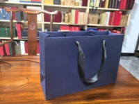 Sacs Cadeaux Personnalisés Écologiques Recyclables de Luxe avec Logo, Estampage à Chaud Doré, Poignées Longues en Ruban, pour Boutiques et Shopping en Carton
