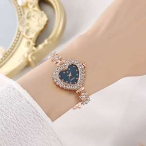 Reloj de Pulsera de Cuarzo para Mujer LP26, Estilo Diario, Esfera con Corazón Brillante y Diamantes de Imitación, Correa de Aleación Ajustable, Tipo Brazalete - Product Image 4