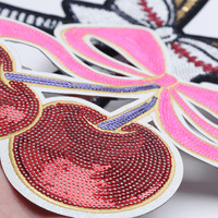 Nouvelle applique thermocollante en feutre écologique 2026 personnalisée avec broderie de sequins en forme de nœud cerise pour chapeaux et vêtements – Vente en gros