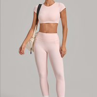 Ensemble 2 pièces de yoga et d'entraînement pour femmes, haut dos nu à manches courtes, leggings push-up avec logo frontal et poches latérales, couleur unie