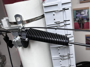 Approvisionnement d'usine PA1500 PA2000 FTTH Type de cale Suspention câble pinces d'ancrage caoutchouc noir haute Tension pour Fiber optique - Product Image 6