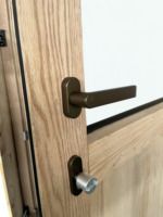Porte d'entrée extérieure de luxe Penjoy en bois avec verre Low-E, couleurs personnalisées, construction bois-aluminium, design moderne pour