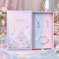 Boîte cadeau rigide personnalisée avec logo pour bijoux, emballage rectangulaire en carton gris avec insert en mousse et ruban de tirage pour ensemble collier et bracelet