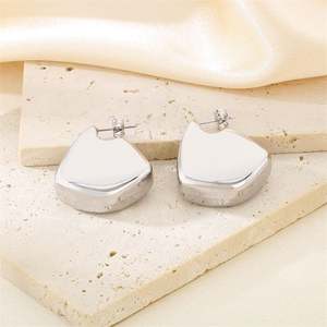 Moda hueco alto pulido 18K chapado en oro Acero inoxidable liso geométrico Irregular pendientes mujeres aro joyería al por mayor - Product Image 5