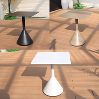 En stock Tables de salle à manger d'extérieur en métal coloré de style moderne au prix d'usine pour restaurant, café, bistro, pour entrepôt et usage extérieur