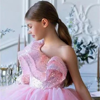 Robe de princesse à sequins et épaule dénudée en maille pour filles, idéale pour les spectacles de piano et événements de défilé