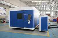 Machine de découpe laser à fibre CNC Raycus haute puissance avec contrôle Cypcut et table d'échange entièrement fermée Hiwin pour tôles métalliques