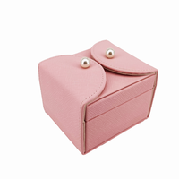 We lady — boîte à bijoux, coffre-cadeau avec logo et collier