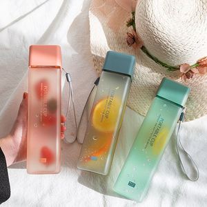 Bottiglia d'Acqua in Plastica Opaca Quadrata Personalizzata, Trasparente, Antigoccia, per Viaggi, con Laccetto - Product Image 6