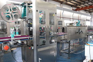 Remplisseuse d'embouteillage automatique <span class=keywords><strong>de</strong></span> boissons gazeuses à eau gazeuse pour petites entreprises Prix - Product Image 6