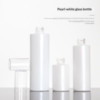 Flacon pulvérisateur en verre translucide noir et blanc nacré pour toner et crème contour des yeux, avec pompe