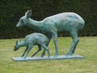 Statue de cerf et de faon en bronze massif grandeur nature pour jardin extérieur personnalisée