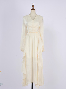 Vestido Nuevo y Moderno con Cuello en V, Plisado, de Manga Larga, con Adorno de <span class=keywords><strong>Hongo</strong></span> Negro y Falda Larga Entallada que Estiliza la Figura - Product Image 3